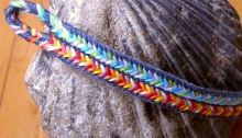13-loop flat braid with bicolor loops and color-linking. Loop manipulation braiding/ fingerloop braiding