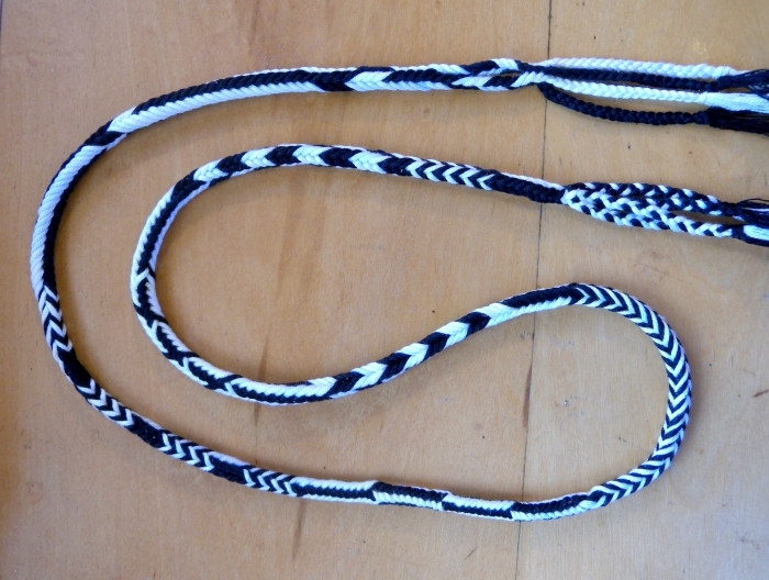 6-loop square braid with several 'automatic' bicolor patterns by loopbraider.com
